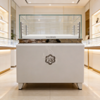 Comptoir d'exposition de bijoux blanc moderne avec éclairage LED, vitrine de boutique et présentoir en verre sur piédestal