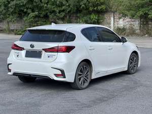 Lexus <span class=keywords><strong>CT</strong></span> <span class=keywords><strong>200h</strong></span> d'occasion (Base, couleur unie) - Product Image 2