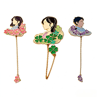 Penanda Halaman Karakter Kartun Anime Kustom, Bookmark Logam Berongga Enamel dengan Liontin Rantai untuk Hadiah Promosi
