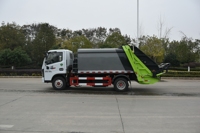 Véhicule de collecte des déchets municipaux Euro6B de 6 mètres cubes avec compacteur hydraulique, moteur Quanchai, boîte de vitesses fiable
