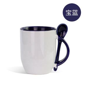 Mug en céramique personnalisé avec intérieur coloré et cuillère pour cadeau, tasses publicitaires personnalisées pour les entreprises - Product Image 3