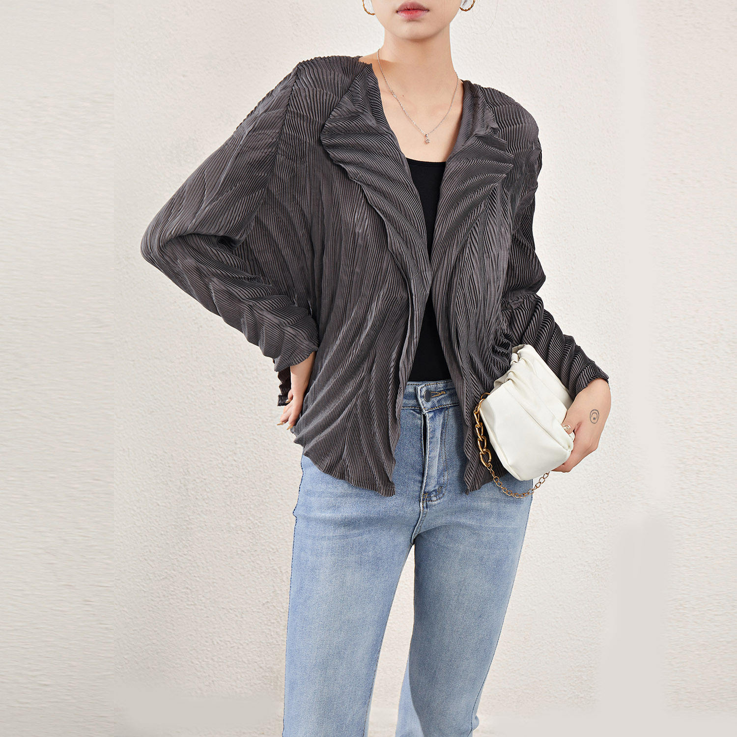 สีเทาเข้ม