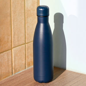 Frasco de vacío de 500ml personalizado al por mayor, botella de agua de acero inoxidable aislada, botella de bebida deportiva para gimnasio en forma de Cola de 17oz - Product Image 1