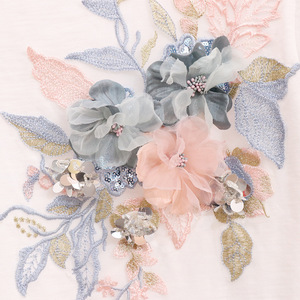Completo in Denim da Donna Estivo con Ricami, Paillettes e Fiori Tridimensionali, T-Shirt a Maniche Corte e Jeans Strappati, Set 2 <span class=keywords><strong>Pezzi</strong></span> - Product Image 4