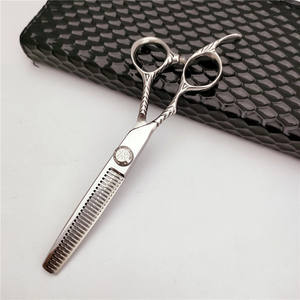 Tijeras de peluquería Precious para zurdos, de 6.0 pulgadas, para entresacar, de acero inoxidable 440C, mango irregular, modelo Moon Dance PM-6.0 - Product Image 3