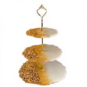 Support à gâteau à trois niveaux en résine, design marbré doré, plateau de service multi-niveaux, passe au lave-vaisselle, réutilisable, HASAN CRAFT, forme irrégulière - Product Image 1