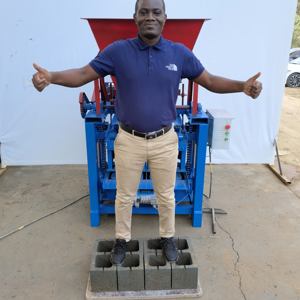 Máquina semiautomática para fabricar ladrillos de cemento de 4-35A, la densidad del ladrillo puede soportar a las personas, produce una fábrica de ladrillos de 400-200-200mm en Turquía - Product Image 2