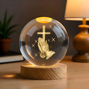 Lampe de nuit en cristal de qualité supérieure, vente en gros d'usine, boule de verre gravée au laser 3D, décoration de bureau et de maison, veilleuse avec base en <span class=keywords><strong>bois</strong></span> LED - Product Image 2