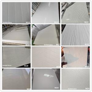 Mampara de Ducha de Mármol Cultivado con Patrón Calacatta Blanco Sólido y Superficie Brillante - Product Image 4