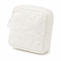 Pochette cosmétique matelassée en polyester à fermeture éclair, élégante et mignonne, sac de rangement pour maquillage à main pour femmes, idéal pour un usage quotidien et les voyages