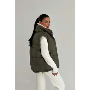 Gilet matelassé kaki pour femme, grande taille, à capuche, pour l'hiver et le printemps, long, tricoté, brodé avec décoration en fourrure vintage - Product Image 1