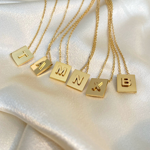 <span class=keywords><strong>Lisa</strong></span>-collar con 26 letras inglesas, colgante cuadrado de 18K de acero inoxidable chapado en oro, joyería hipoalergénica - Product Image 1