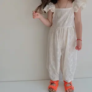 الجملة الكورية طفل الصيف ملابس كاجوال الصلبة الدانتيل القطن رفرفة كم بذلة للأطفال playsuit