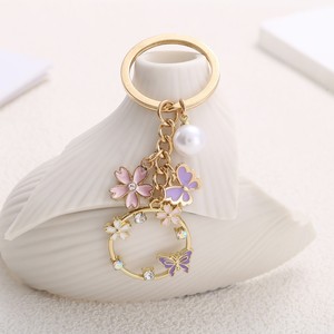 Set di Portachiavi in Lega con Farfalle Colorate e Fiori Vintage, Ciondoli Metallici per Borse, Ideali per Coppie e Amici - Product Image 2