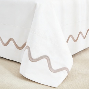 Parures de lit brodées 600TC hypoallergéniques respirantes, <span class=keywords><strong>tissage</strong></span> personnalisé, emballage en boîte, vente en gros pour distributeurs mondiaux - Product Image 1