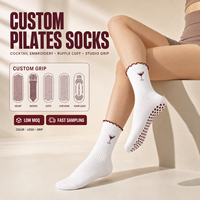 Chaussettes de yoga antidérapantes personnalisées à imprimé léopard avec volants pour la pratique du yoga chaud, chaussettes de yoga tricotées à grip pour femmes
