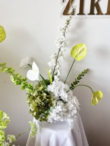 Fleurs de mariage blanches Inspiration Sweetheart Table Aisle Centerpiece avec Baby Breath Roses Jacinthes Arrangement floral doux - Product Image 6