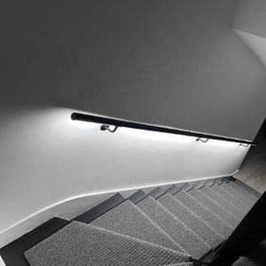 מעקה מדרגות נירוסטה תעשייתי, קבוע על הקיר עם תאורת לד למעקות מדרגות - Product Image 5