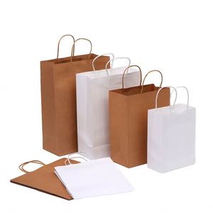 Vente en gros de cartes cadeaux personnalisées avec logo imprimé, en matériaux recyclés classiques, surface vernie, carton ivoire, poignée longue, pour vêtements et cadeaux - Product Image 3