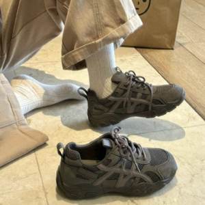 Zapatillas Deportivas Premium para Mujer con Suela Gruesa para Aumentar la Estatura, Malla Transpirable, Casuales y Modernas - Product Image 3