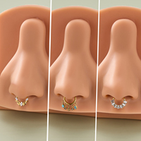 Anneau de piercing en titane ASTM F136 pour septum, nez, oreille, daith, hélix, conch, clicker, segment, avec pendentif cœur en zircon cubique et chaîne, fabrication usine