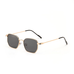 New Arrivals Fashion Trendy Men Women Sun Glasses Rectangle Classy Design Gold Unisex Metal Sunglasses Custom Logo Shades - Product Image 2