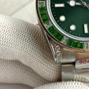 Reloj de Buceo Deportivo para Hombre con Bisel de Zafiro Verde y Acero 904L, con Función de Fecha, Estilo Moderno y Elegante - Product Image 2