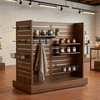 Système de merchandising Kainice en bois lamellé sur mesure, panier métallique de rangement, présentoir au sol, support pour bougies parfumées