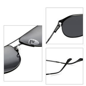 Lunettes de soleil unisexes de style pilote, monture complète, verres TAC, protection UV400, style aviateur en métal doré et noir pour hommes et femmes - Product Image 1
