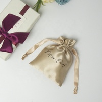 Emballage de bijoux en soie à cordon de taille personnalisée petites boucles d'oreilles et bagues en satin pochette pour accessoires textiles
