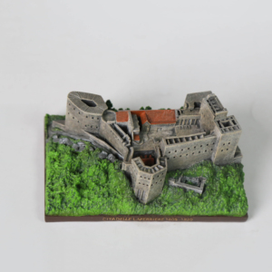 Modellino in Resina di Citadelle Laferriere Dipinto a Mano, Souvenir della Fortezza Haitiana - Product Image 3
