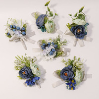 Corsage de poignet en roses blanches et ruban bleu, boutonnières de mariage, bracelet de fleurs en tulipes, boutonnière pour costume de marié, broche, épingle à revers, mariage