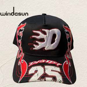 Cappello da camionista a 5 pannelli con visiera larga in pelle scamosciata, stile Racing X Corridos Tumbados X Ct con logo in metallo, disponibile all'ingrosso - Product Image 1