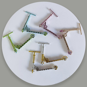 Scooter <span class=keywords><strong>de</strong></span> juguete <span class=keywords><strong>de</strong></span> plástico para niños, miniatura <span class=keywords><strong>de</strong></span> simulación a escala 1:5, <span class=keywords><strong>de</strong></span> gran venta, para equipo <span class=keywords><strong>de</strong></span> patinaje. - Product Image 2