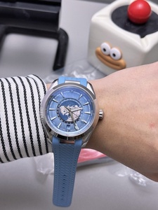 Montres mécaniques haut de gamme les plus vendues avec boîtier en cristal et nouveaux bracelets bleus de qualité supérieure - Product Image 4