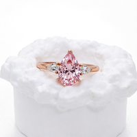 LUXESHINE 4ct Birnenförmiger Laborgezüchteter Rosa Saphir Zertifizierter Trendiger Hochzeits- und Verlobungsring Roségold-Plattiert Sterling Silber