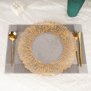 Assiettes de présentation en <span class=keywords><strong>plastique</strong></span> <span class=keywords><strong>transparent</strong></span> de luxe, motif flocon de neige récif doré, 13 pouces, pour décoration de table, vente en gros personnalisée - Product Image 6