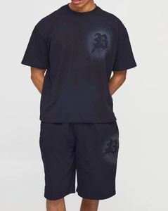 Conjunto de Camiseta y Pantalones Cortos Negros Oversize con Apliques, Estilo Streetwear Personalizado, 100% Algodón, Corte Regular - Product Image 1