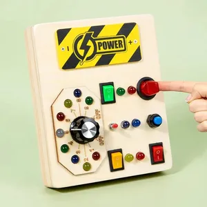 मोंटेसरी व्यस्त बोर्ड संवेदी खिलौने लकड़ी एलईडी लाइट स्विच नियंत्रण बोर्ड यात्रा गतिविधियां 2-4 साल के बच्चों के लिए खेल