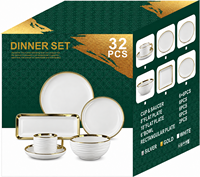 Service de table en porcelaine de luxe 32 pièces avec bord doré en relief, ensemble en céramique blanche européenne comprenant assiettes, bols, tasses à café et plateau rectangulaire