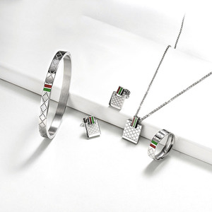 Conjunto <span class=keywords><strong>de</strong></span> joyería <span class=keywords><strong>de</strong></span> acero inoxidable chapado en oro <span class=keywords><strong>de</strong></span> 18K para hombre y mujer, collar, pendientes, pulsera, cruz roja y verde antigua <span class=keywords><strong>de</strong></span> alta calidad, novedad - Product Image 2