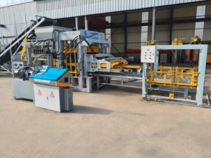 Chine : Offre Spéciale – Usine de Blocs de <span class=keywords><strong>Béton</strong></span> Entièrement Automatique QT10-15 pour Briques Interverrouillées Solides en Cendres Volantes pour la Construction de Jardins - Product Image 2