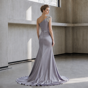 Abito da sera in raso grigio argento monospalla con spalline decorate con perline, drappeggiato, a tubino, per <span class=keywords><strong>la</strong></span> madre della sposa, personalizzabile - Product Image 3
