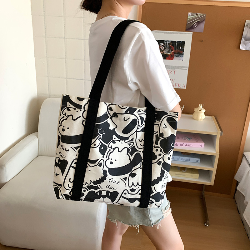 Beige chiot tout mignon et craquant.