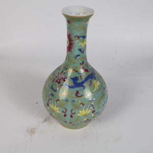 Vaso da Tavola in Porcellana Tradizionale con Motivo Floreale Smaltato su Sfondo <span class=keywords><strong>Turchese</strong></span> e Bordo Dorato per Matrimoni - Product Image 4