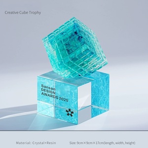 Nuevo trofeo creativo <span class=keywords><strong>de</strong></span> <span class=keywords><strong>cubo</strong></span> <span class=keywords><strong>de</strong></span> <span class=keywords><strong>Rubik</strong></span> <span class=keywords><strong>de</strong></span> <span class=keywords><strong>cristal</strong></span>, trofeo <span class=keywords><strong>de</strong></span> recuerdo <span class=keywords><strong>de</strong></span> empleado sobresaliente, trofeo <span class=keywords><strong>de</strong></span> medalla decorativa - Product Image 3