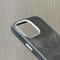 YUBO cuir nouveau Design luxe en cuir véritable étui de téléphone portable pour iPhone 16 15 Pro Max avec cadre de caméra en métal et touches latérales