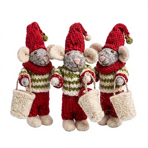 Poupée souris tricotée, décoration de Noël, chapeau rouge, sac, faite à la main, écologique, ornement mural d'intérieur, petite taille, traditionnelle - Product Image 1