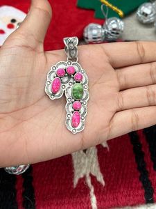จี้เงินแท้ชุบทองคำขาวประดับด้วยเทอร์ควอยซ์สีชมพูสดแบบเซอร์โโนแวนเมาน์เทน  งานแฮนด์เมดสำหรับผู้หญิง - Product Image 2