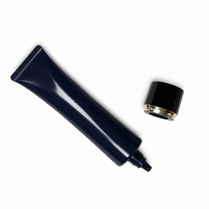 Tubo Exprimible Cosmético de Plástico Negro de Lujo con Tapa de Rosca Electrochapada en Oro - Product Image 4